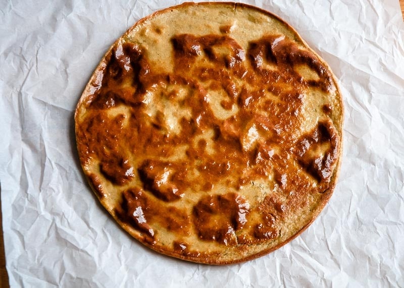 Bu rasmda boʻsh alt atribut mavjud;  uning fayl nomi baked-quinoa-pizza-crust-8056.jpg