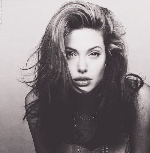 Ayollar haqida eng qiziqarli statuslar